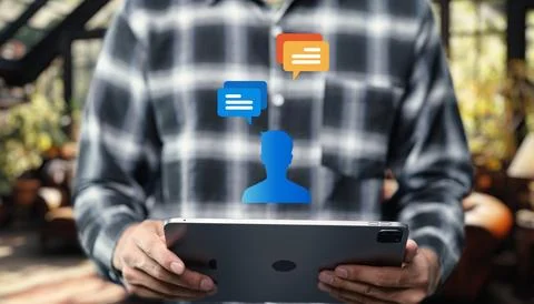 An online chat message icon featuring a speech bubble with smooth, rounded .. Foto stock