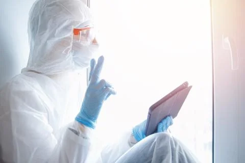 Online communication web chat phone and Internet in context of coronavirus Foto stock