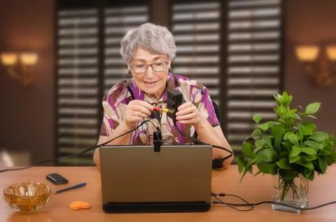 Online computer engineering course for senior student 库存照片