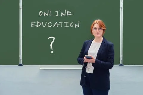 Online education with a question mark, problems with learning new technologie Foto stock