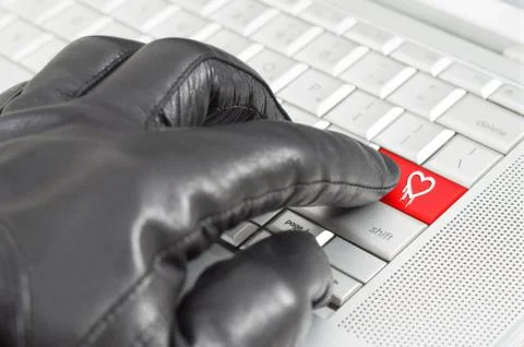 Online exploiting heartbleed bug concept with hand wearing black glove Foto stock