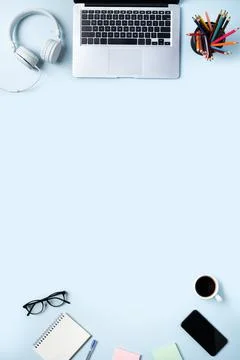 Online learning design concept. Top view of student table with computer, head 스톡 사진