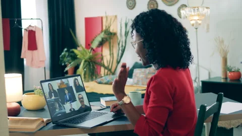 Online learning, distance eductaion, remote studying concept. African woman is Vídeo Stock 135786023