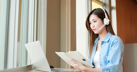 Online learning program concept Stock Footage 128208098