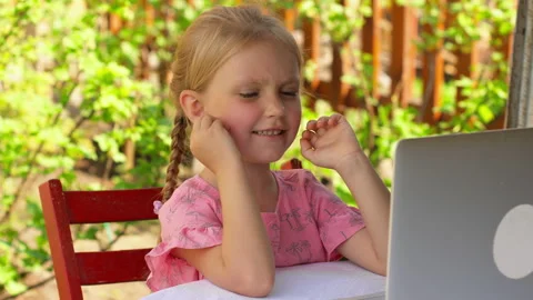 Online nature lessons Video stock 130341995