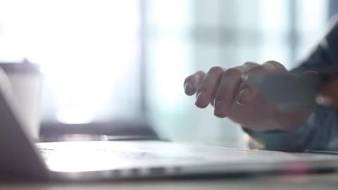 Online payment on a computer via a card Foto stock