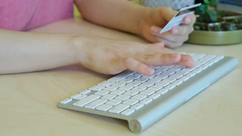 Online Payment 動画素材 130758134