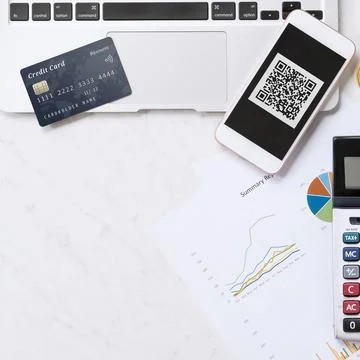 Online payment with QR code concept, virtual credit card, smart phone on offi 写真素材