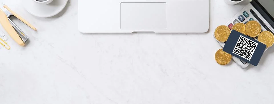 Online payment with QR code concept, virtual credit card, smart phone on offi 写真素材