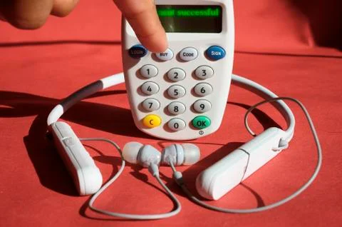 Online purchase successful message on an e-card reader for online headphone s Stock Photos