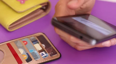 Online shopping with smartphone Vídeo Stock 63215530