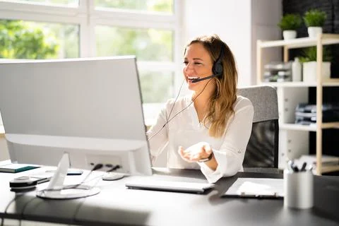 Online Teacher Work From Home On Computer Foto stock