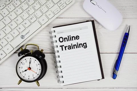 Online Training text on notepad with keyboard and optical mouse on wooden b.. Stock Photos