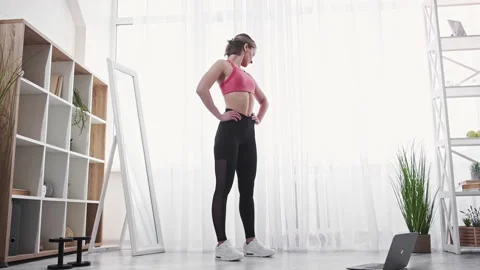 Online training tutorial morning exercise woman 動画素材 156958410