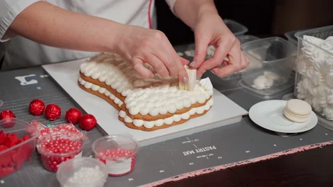 Online workshop with step-by-step preparation of honey cake Stock-Footage 167269086