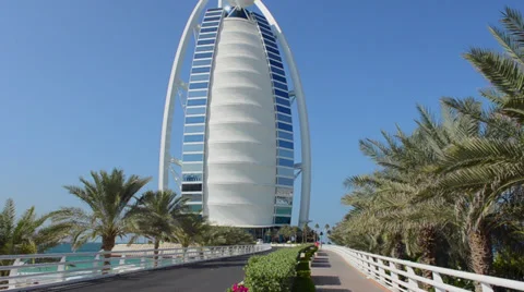 Only 7 star hotel called the Burj Al Arab with tourists relaxing at water in 動画素材 37211486