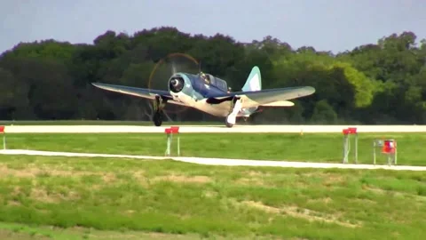 The only Curtiss-Wright SB2C Helldiver Dive Bomber in the world still flying Видео 147157366