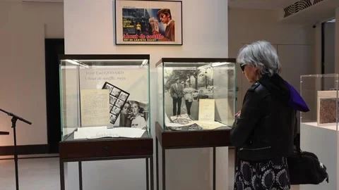 The only handwritten script of 'A bout de souffle' to be auctioned in June, Parí 動画素材 304972247