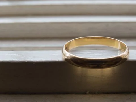 Only an old wedding ring, in gold Stock Photos