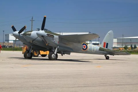 Only one in the world flying de havilland dh.98 mosquito towed for demo fligh Foto stock