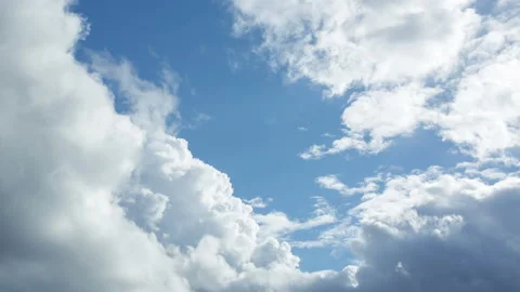 Only sky with cumulus clouds. Fluffy clouds slowly fly on the blue sky. Timelaps Video stock 199486302