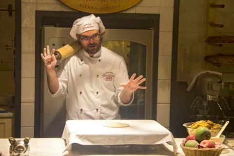 ?ook conducts a master class on strudel Stock Photos