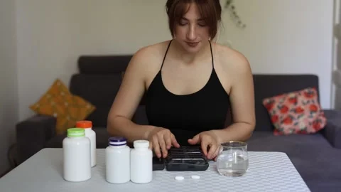 OOrganizing weekly medication Video stock 339096266