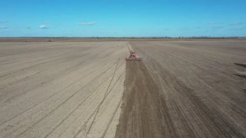 Op view with the use of a drone of the moment when a tractor plows the earth Video stock 126748376