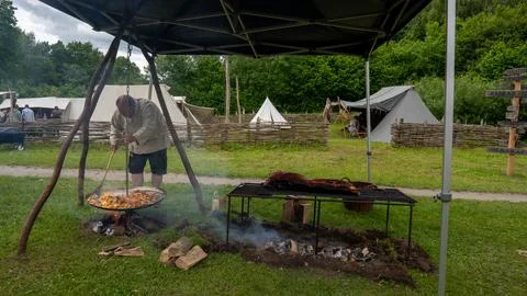 Open-air cooking setup with fire pit and hanging pot Stock-Fotos