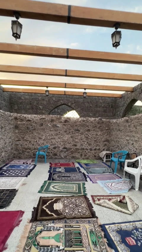 Open-Air Prayer Area at Historic Masjid Bani Anif Видео 340301543