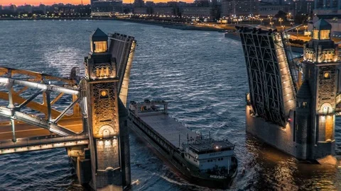 Open Bolsheokhtinsky Bridge At Night Vídeos de archivo 80222699