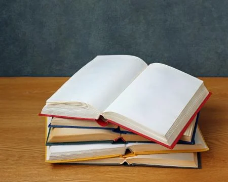 Open book with blank pages on the table. Foto stock