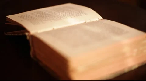 Open book change focus Stock Footage 921253