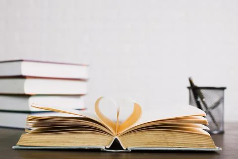 Open book on desk, knowledge and education concept Fotos de archivo