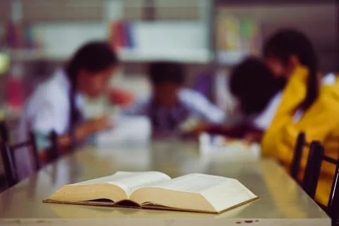 Open book on the table in library Foto stock