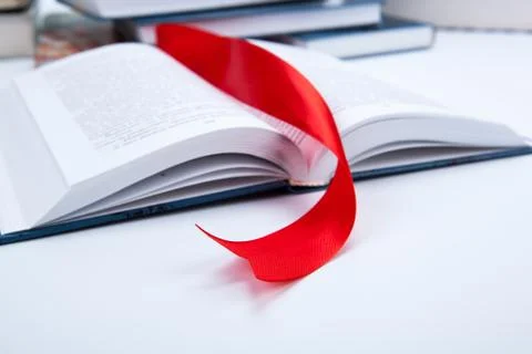 Open book whith red bookmark Stock-Fotos