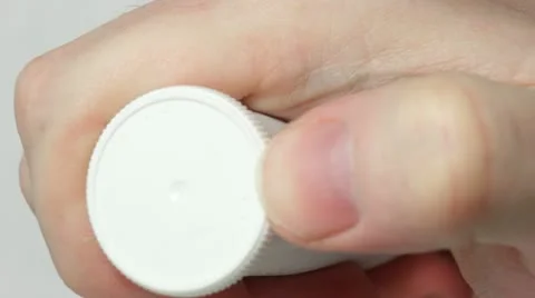 Open a bottle Vídeos de archivo 12209001