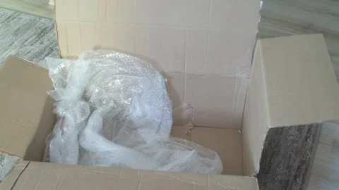 Open box with packaging film 库存影片 315429104