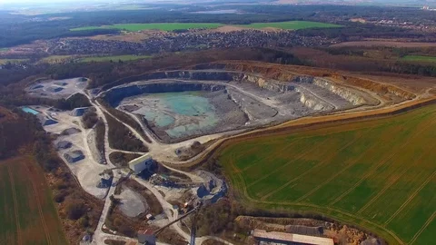 Open cast mine. Stockbeeldmateriaal 74184629