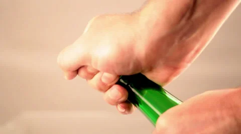 Open Champagne Video stock 32701158