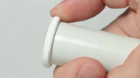 Open a container Video stock 11687086