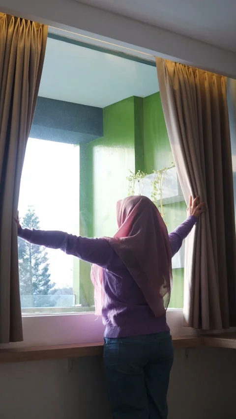 Open curtain Stock-Footage 332854789