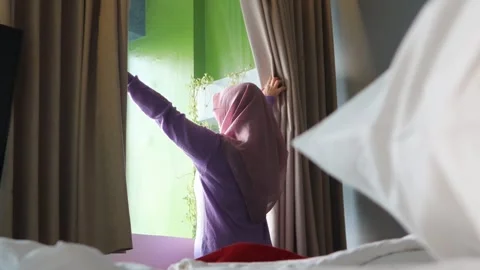 Open curtain Stock-Footage 332854797