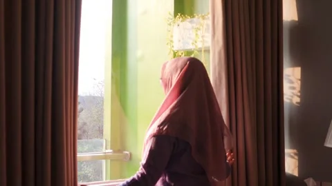 Open curtain Stock-Footage 332854807