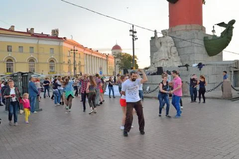 Open dance class on the spit of Vasilievsky island in the evenin Stock Photos