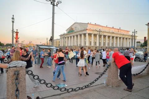 Open dance class on the spit of Vasilievsky island in the evenin Stock Photos