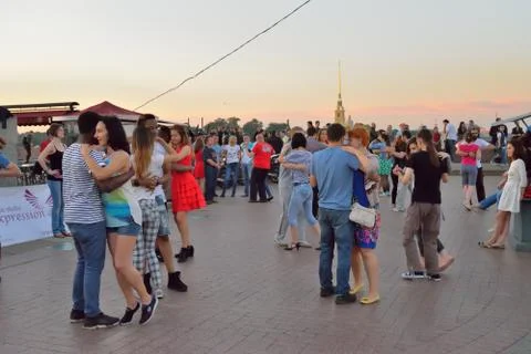 Open dance class on the spit of Vasilievsky island in the evenin Stock Photos