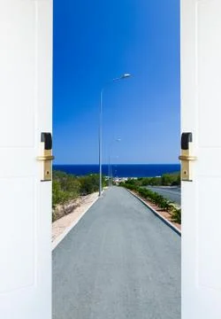 Open door Фото