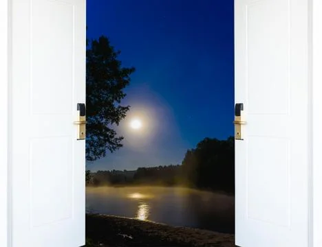 Open door quarter Stock-Fotos