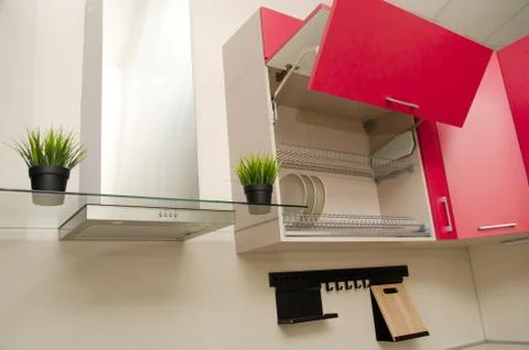 Open drying cupboard with red facades next to a fume hood on which there are  Foto stock